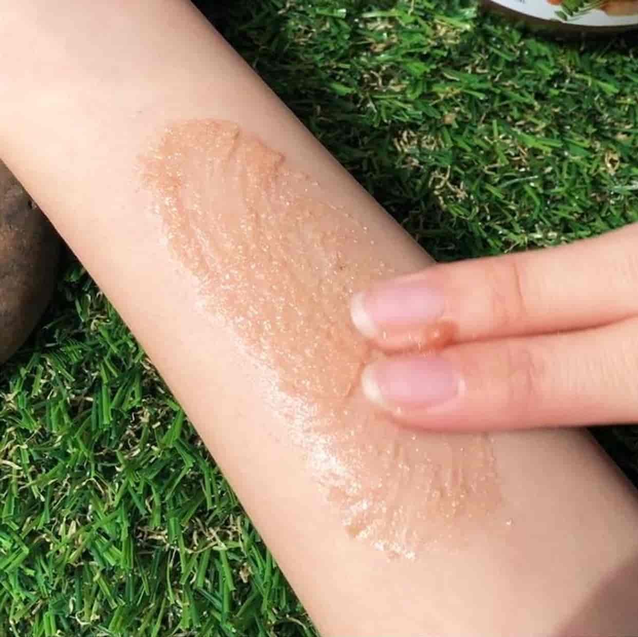 Sugar Gluta Scrub 4