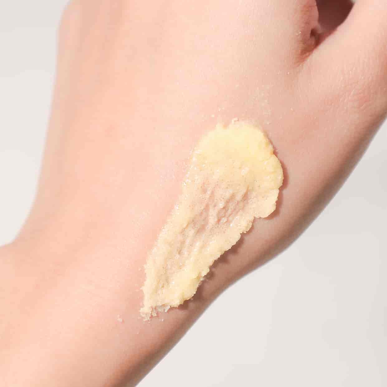Sugar Gluta Scrub 3